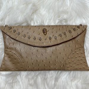 Skull clutch